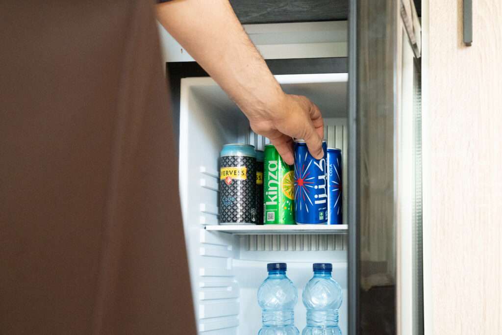 ثلاجة صغيرة في الشاليه – Small refrigerator in the chalet