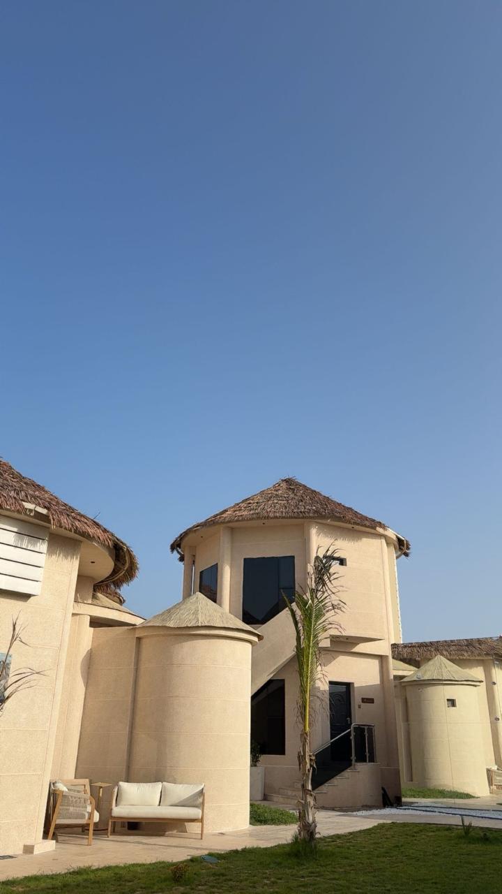 Front exterior 03