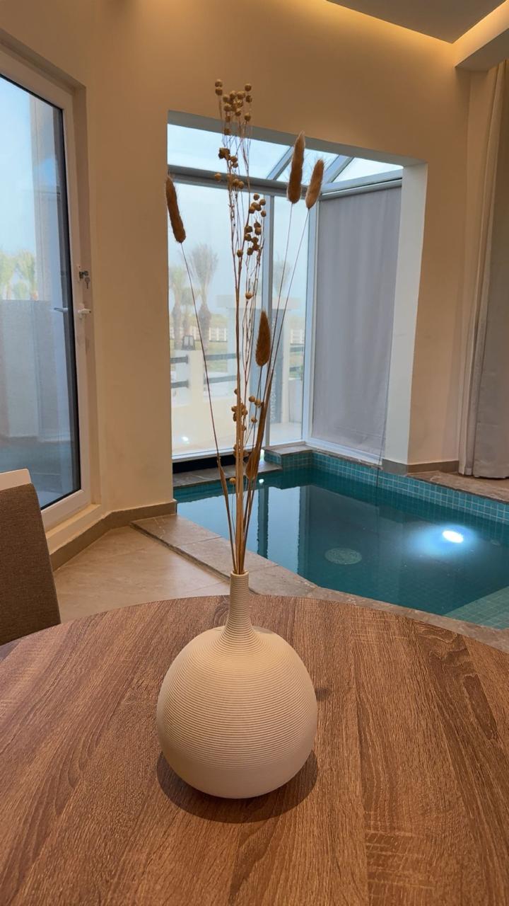 Pool 02